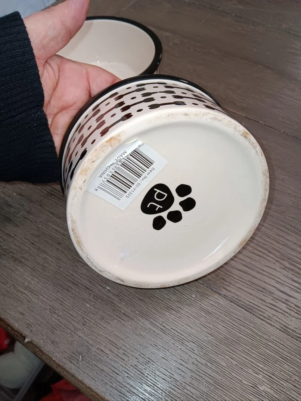 P'tula Ceramic Dog Bowls Set in White and Black Bone Pattern